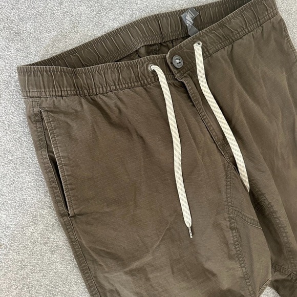 Vuori Pants Mens Large Green Oregano Performance Ripstop Pants Versatile Stretch - Picture 4 of 6